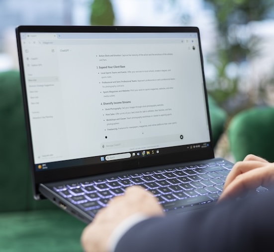 Un internaute en train d'avoir une conversation avec Chat GPT